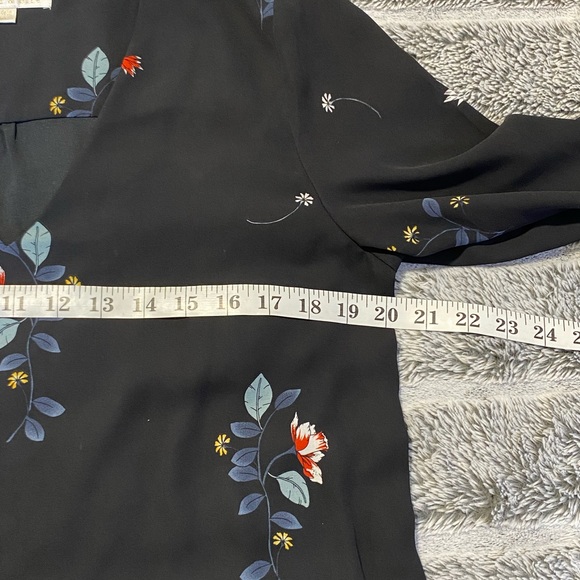 Cooper&ella Floral Blouse Size M - Picture 4 of 7